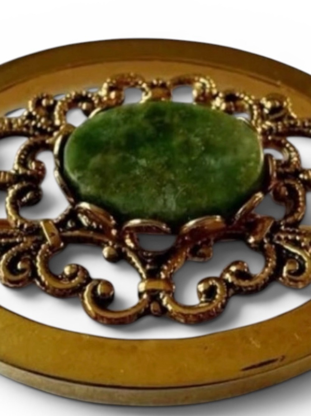 Vtg Gold‑Tone Filigree Brooch, Green Nephrite Jade-Look Cabochon Mid-Century Pin - Picture 4 of 14